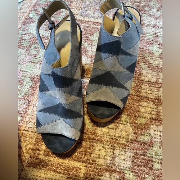 Marc Fisher Geometric blue platforms - Picture 1 of 3